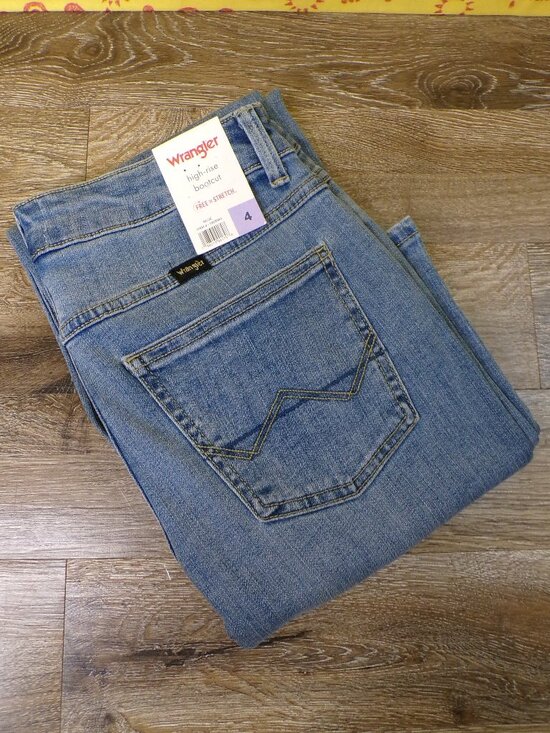 Wrangler Denim - Wrangler NWT Women’s High Rise Bootcut Free to Stretch Denim Blue Jeans Size 4